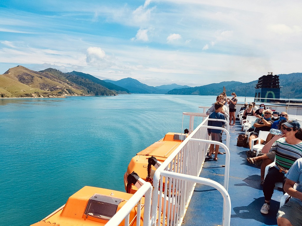 Ferry traversant le détroit de Cook entre l'île du Nord et l'île du Sud de la Nouvelle-Zélande